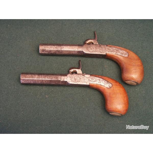 Paire de pistolet � percussion "coup de poing" logement capsules dans la crosse (A587)