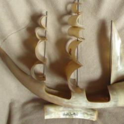GRAND BATEAU VOILIER SCULPTE EN CORNE DE VACHE MAGNIFIQUE