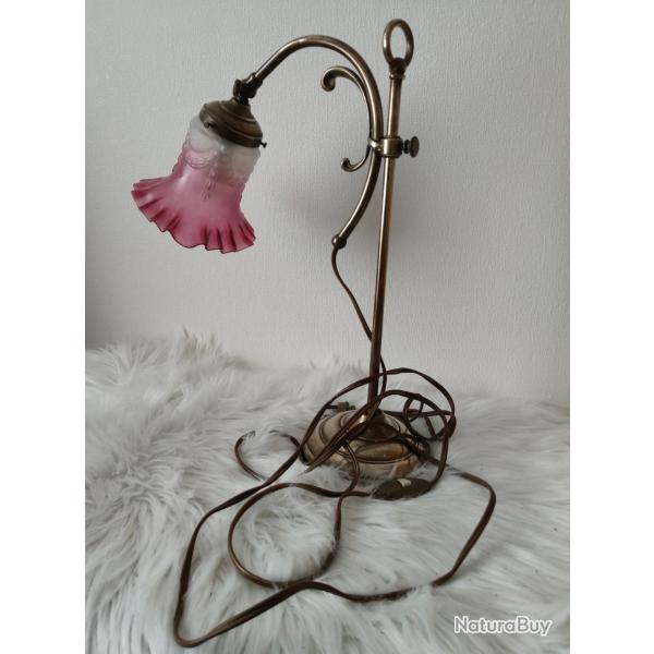 Lampe de table vintage en laiton ,abat-jour rose Art nouveau