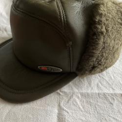 Casquette / Chapka Sxlon tout cuir mouton, kaki neuve jamais port&eacute;e