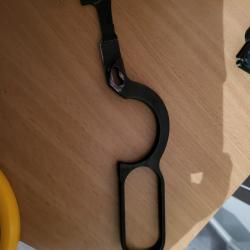 Levier de sous garde