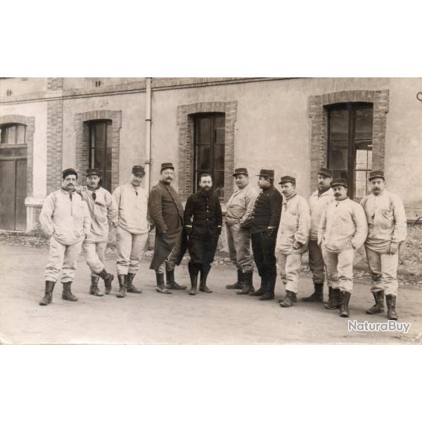 CPA - MILITAIRE GROUPE DE SOLDATS -N�6074