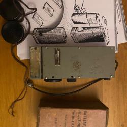 Poste r&eacute;cepteur britannique MCR1 dit &laquo;&nbsp;biscuit&nbsp;&raquo; parachut&eacute; par le soe &agrave; la r&eacute;sistance pendant ww2