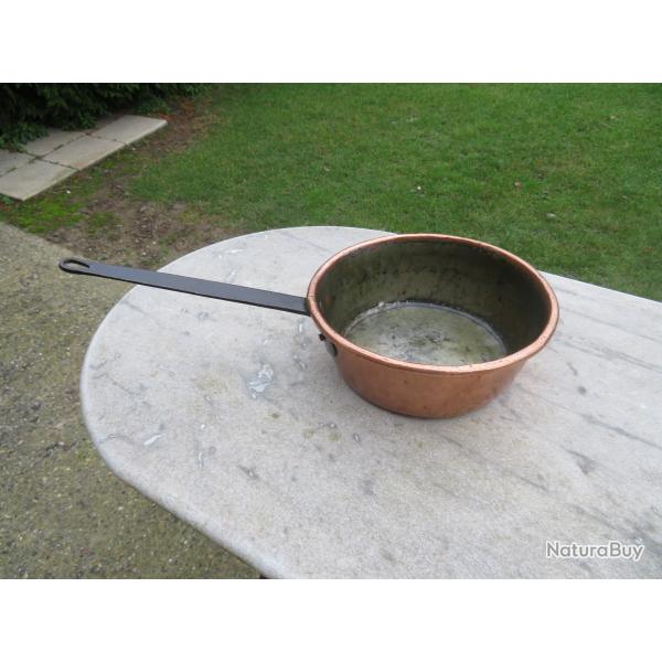 Ancienne grande casserole rustique en cuivre �tam� et � bord roul� - FRANCE (XIX�)