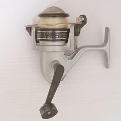 Beau moulinet argent&eacute; rempli de fil Mitchell : pr&ecirc;t &agrave; p&ecirc;cher