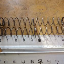 1 ancien ressort boudin grand long mod trouv&eacute; dans caisse armurier &agrave; identifier ou pour restauration