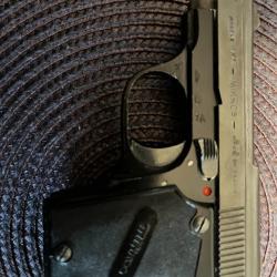 A Vendre Pistolet UNIQUE Mod&egrave;le Mikros 6,35 Excellent &eacute;tat