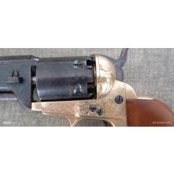 COLT POUDRE NOIRE TRES BON ETAT.MODELE LUXE GRAV&Eacute; CALIBRE 36.