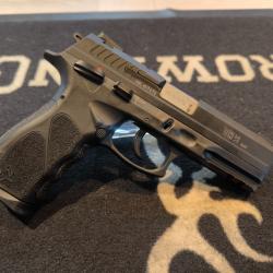 DESTOCKAGE Pistolet Taurus TH9 Black Cal.9x19
