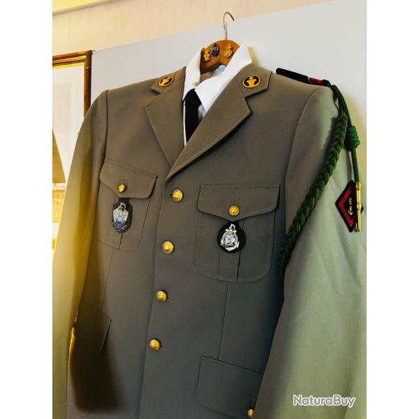 Magnifique tenue militaire T21