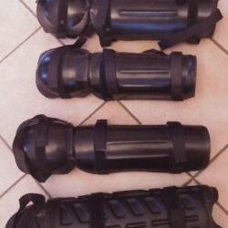 Ench&egrave;re ensemble de 2 Pi&egrave;ces Genouill&egrave;res avec Prot&egrave;ge tibias des forces de Police SWAT