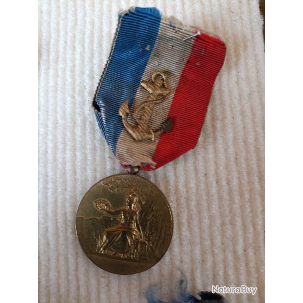 M�daille ancienne de la marine nationale