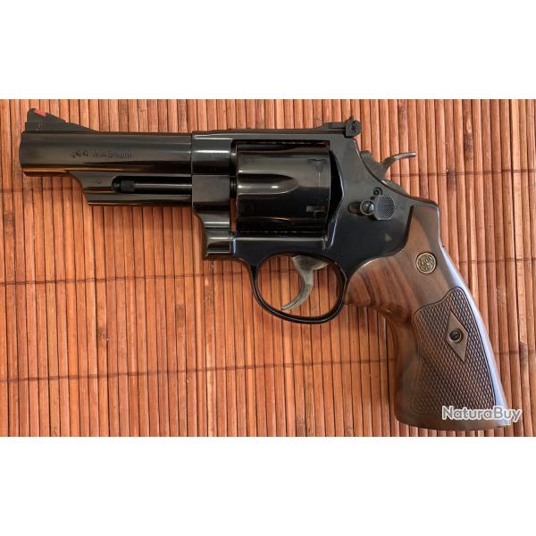 Revolver Smith & wesson model 29 classic 4" Cal 44 Magnum