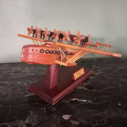 RARE  superbe avion dornier do x en bois sur socle