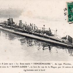 CPA - Marine de Guerre - Sous-Marin " VENDEMIAIRE " 3-1928  N&deg;4100