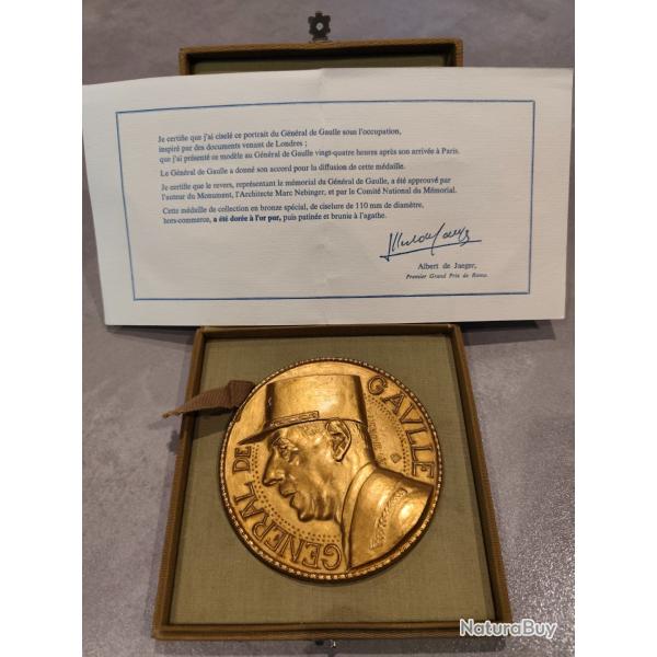 Portrait du g�n�ral de Gaulle en bronze