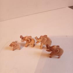 lot de 4 sculptures &eacute;l&eacute;phants en materiaux noble d'Afrique le plus grand 4 x3 cm