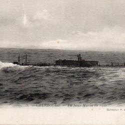 CPA - Marine de Guerre - CHERBOURG -Sous-Marin en rade N&deg;4101