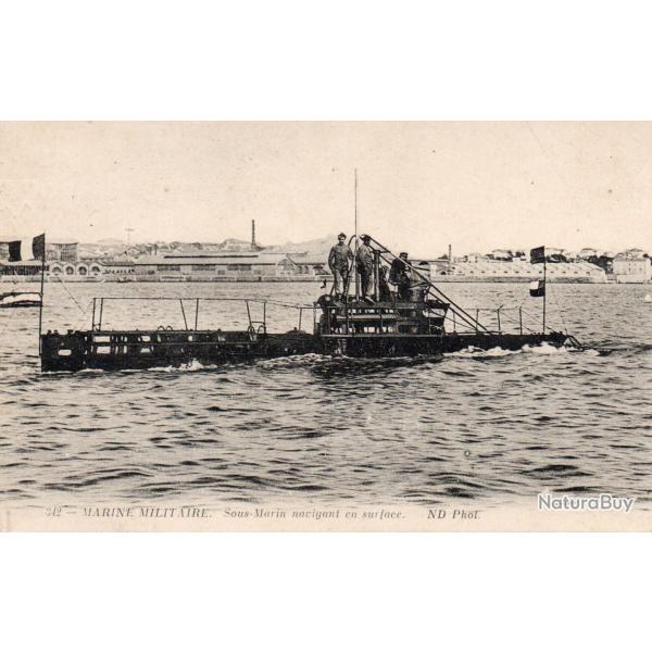 CPA - Marine de Guerre - Sous-Marin navigant en surface -N�4103
