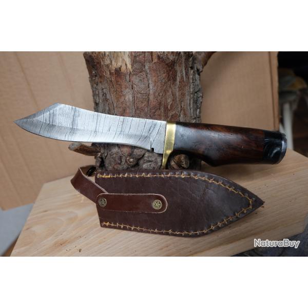 Bowie-Skinner Couteau de Chasse Damas Lame Acier 256 Couches Manche Bois Fabric Artisanale Etui Cuir