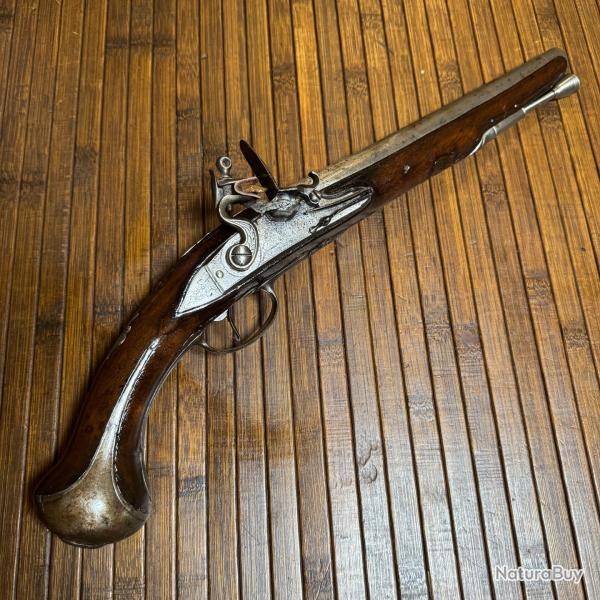 BEAU PISTOLET D'AR�ON A SILEX ARME GRAV�E ET SIGN� PARFAITEMENT FONCTIONNEL AU TIR XVlll �me si�cle