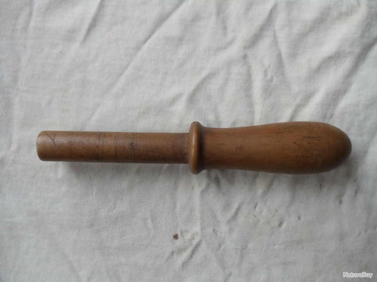 Lot désamorceur / sertisseur / 3 dosettes / 1 bourroir buis / 1sertiseur a main buis cal.16