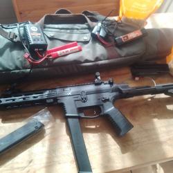 R&eacute;plique AEG LT-35 Gen2 9mm Battle X PDW Couleur Noire pack complet 1,0J