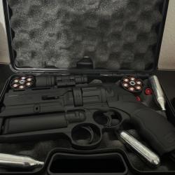 Revolver de d&eacute;fense Umarex TR50 cal. 50 avec lampe m&p by smith&wesson et projecteur lacrymog&egrave;ne