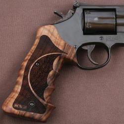 Poign&eacute;e / Crosse bois ergonomique Revolver SW carcasse K/L round but