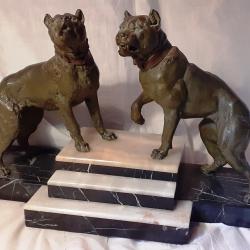 SCULPTURE EN REGULE GROUPE CHIENS MOLOSSES D'APRES CHARLES VALTON