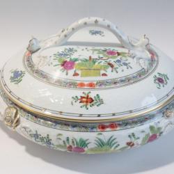 HEREND Plat couvert porcelaine Panier indien