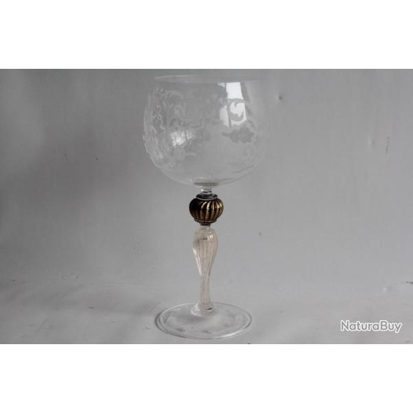 Verre � pied grav� Personnages dansant poudre d'or Murano