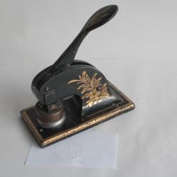 Ancienne Presse pour cachet &agrave; sec Club Bars Limited