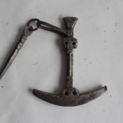 Ancien outil Marteau de taille &agrave; silex XVIIIe si&egrave;cle