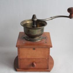 Moulin &agrave; caf&eacute; vintage bois et laiton