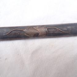 J298) vrai kozuka lame  sign&eacute;e poign&eacute;e d&eacute;cor&eacute;e d'un arc ,,, pour  = wakisashi  ou katana  japonais