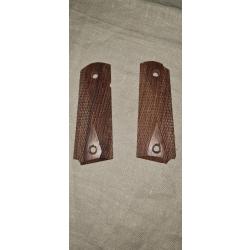 Paire de  plaquettes pour colt   marron 11