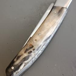 COUTEAU LE THIERS en 12 cm, manche CORNE DE B&Eacute;LIER, guilloch&eacute;, jamais servi.