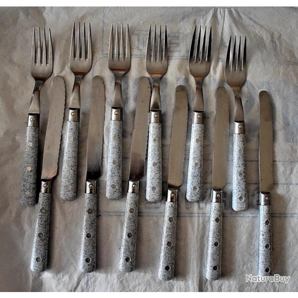 Lot de 24 couverts de table (Couteaux fourchettes cuill�res)