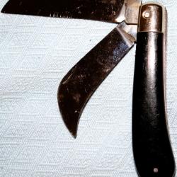 COUTEAU PLIANT NOIR 2 LAMES 1 SERPETTE 7 cm, 1 DROITE 8 cm, outil de JARDIN, de BRICOLAGE FRANCE BE