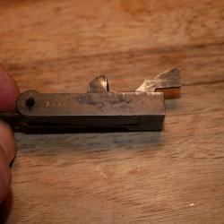 Plaque de couche avec ses vis de VETTERLI Suisse 1871