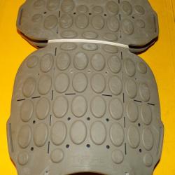 PAIRE DE GENOUILLERE TIGRE   ,&nbsp;FABRICATION FRANCAISE ,BON  ETAT VOIR PHOTOS . POUR TOUT RENSEIGNEMEN