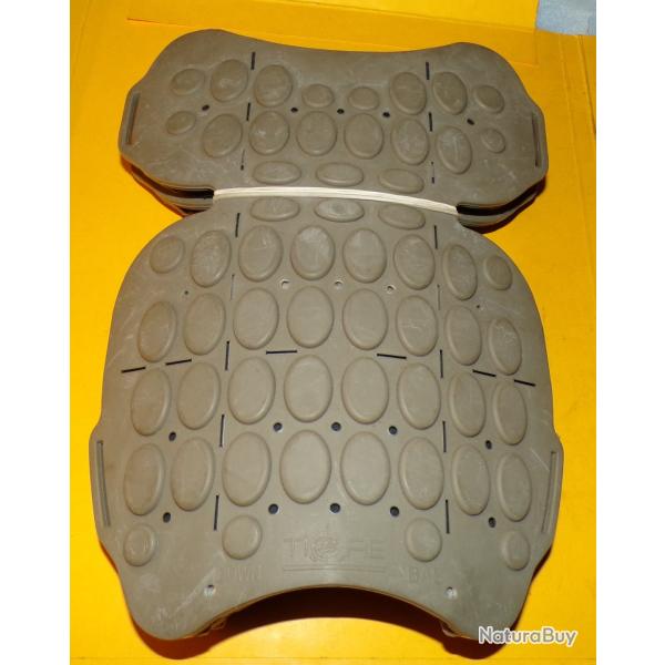 PAIRE DE GENOUILLERE TIGRE   ,�FABRICATION FRANCAISE ,BON  ETAT VOIR PHOTOS . POUR TOUT RENSEIGNEMEN