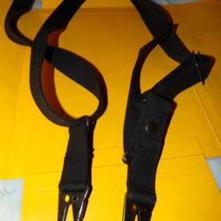 SANGLE EN CORDURA LONGUEUR TOTALE 2 METRES AVEC ATTACHE EN METAL , LARGEUR 3 CM  ,BON  ETAT VOIR PHO