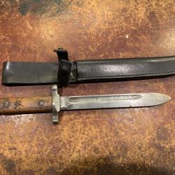 poignard de combat sur base de ba&iuml;onnette non identifi&eacute;e