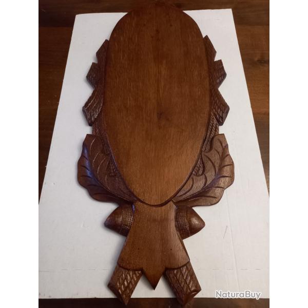 Ecusson artisanal sculpt� en ch�ne pour troph�e de grand cerf  60 x 28 cm occasion