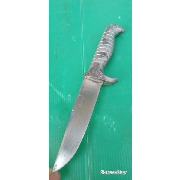 VERITABLE POIGNARD  DE SCOUT  :  "  MANUFRANCE st ETIENNE  "   .