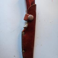 Joli et ancien  couteau de chasse avec &eacute;tui