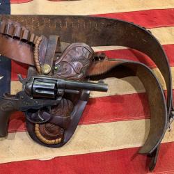 Colt 1877 Lightning 38 LC avec cuirs H.H. Heiser