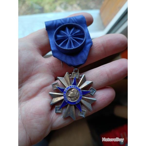 M�daille d officier de l ordre de la sant� publique